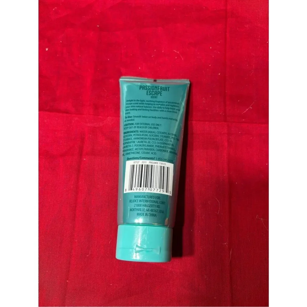 New SPA Luxury Therapy Passionfruit Escape Body Lotion - Teal Tube